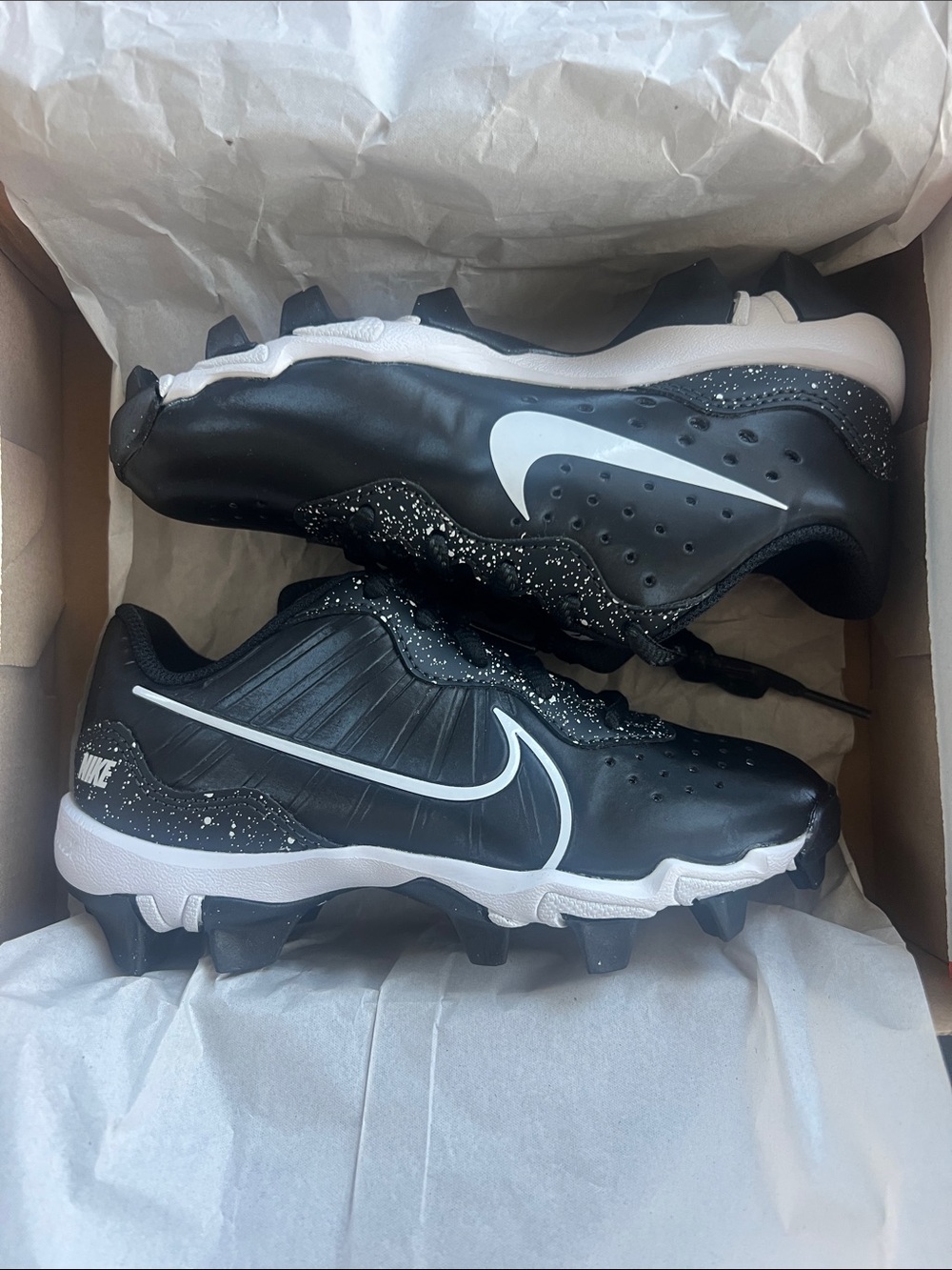 Nike Black and White Baseball Cleats with Speckle Accents